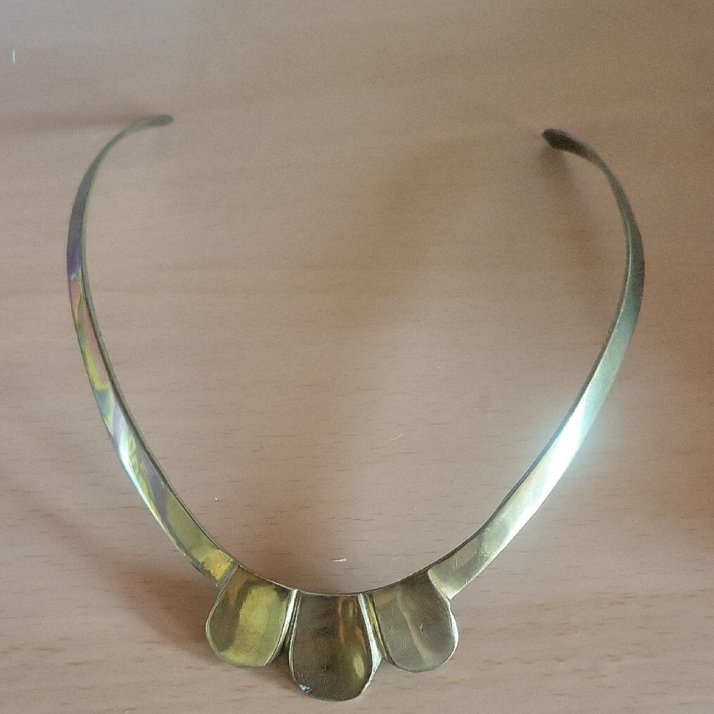 Chic Gold Women's Necklace